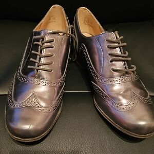 Clarks Women's Silver Oxford Shoes EUC